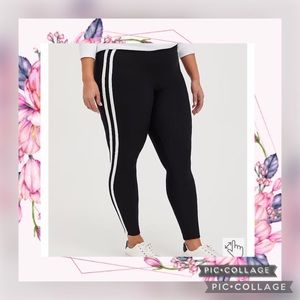 TORRID TORRID TORRID Black side stripe fleece lined leggings.SIZE 3
